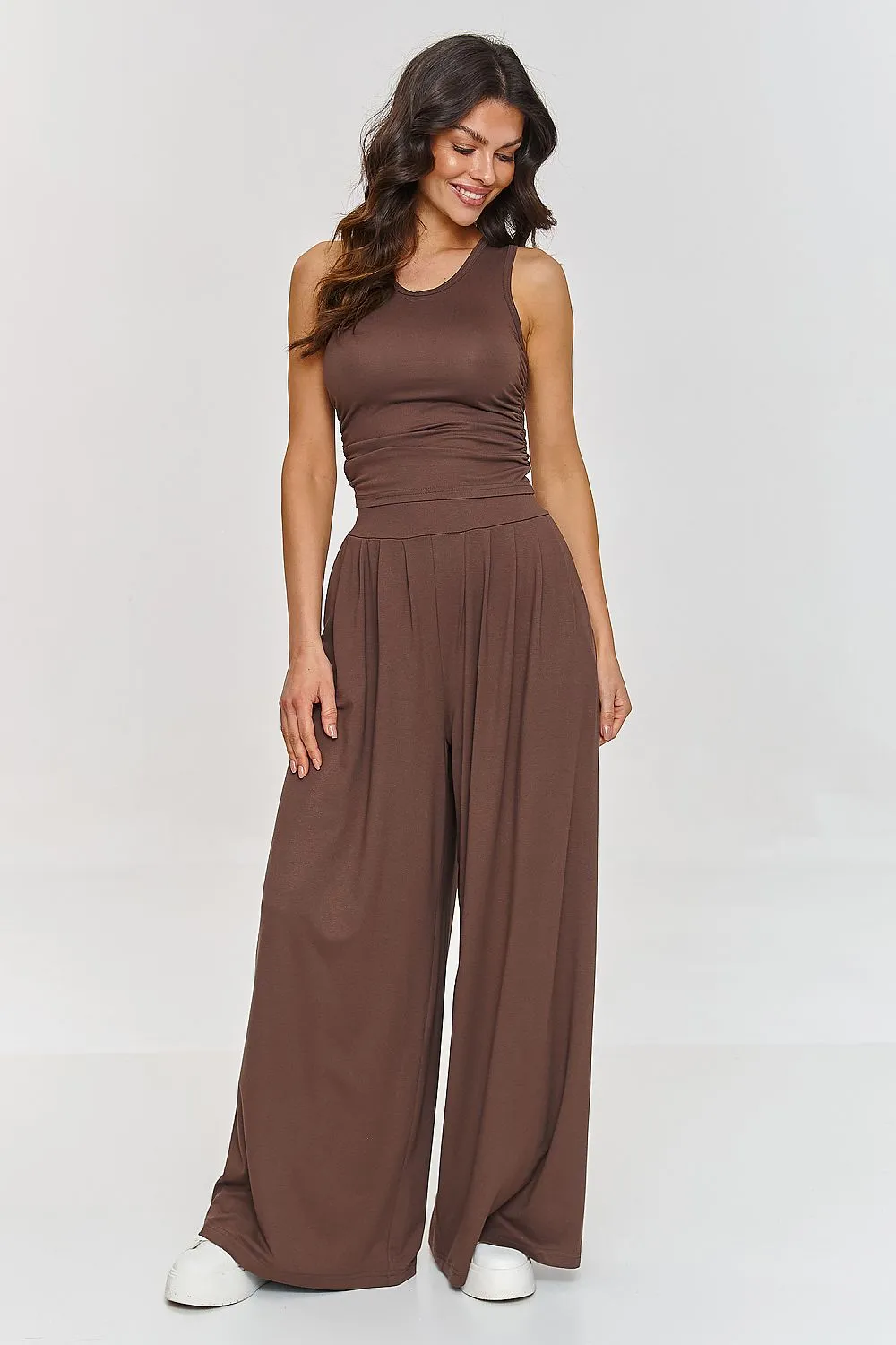 Loose high-waisted trousers and top set