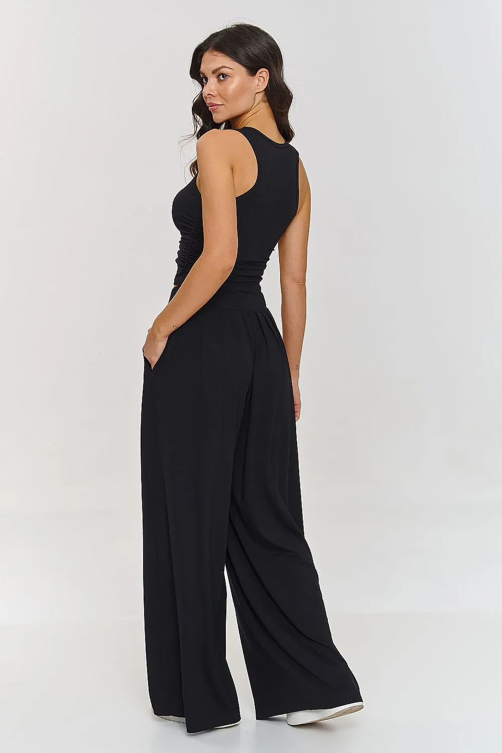 Loose high-waisted trousers and top set