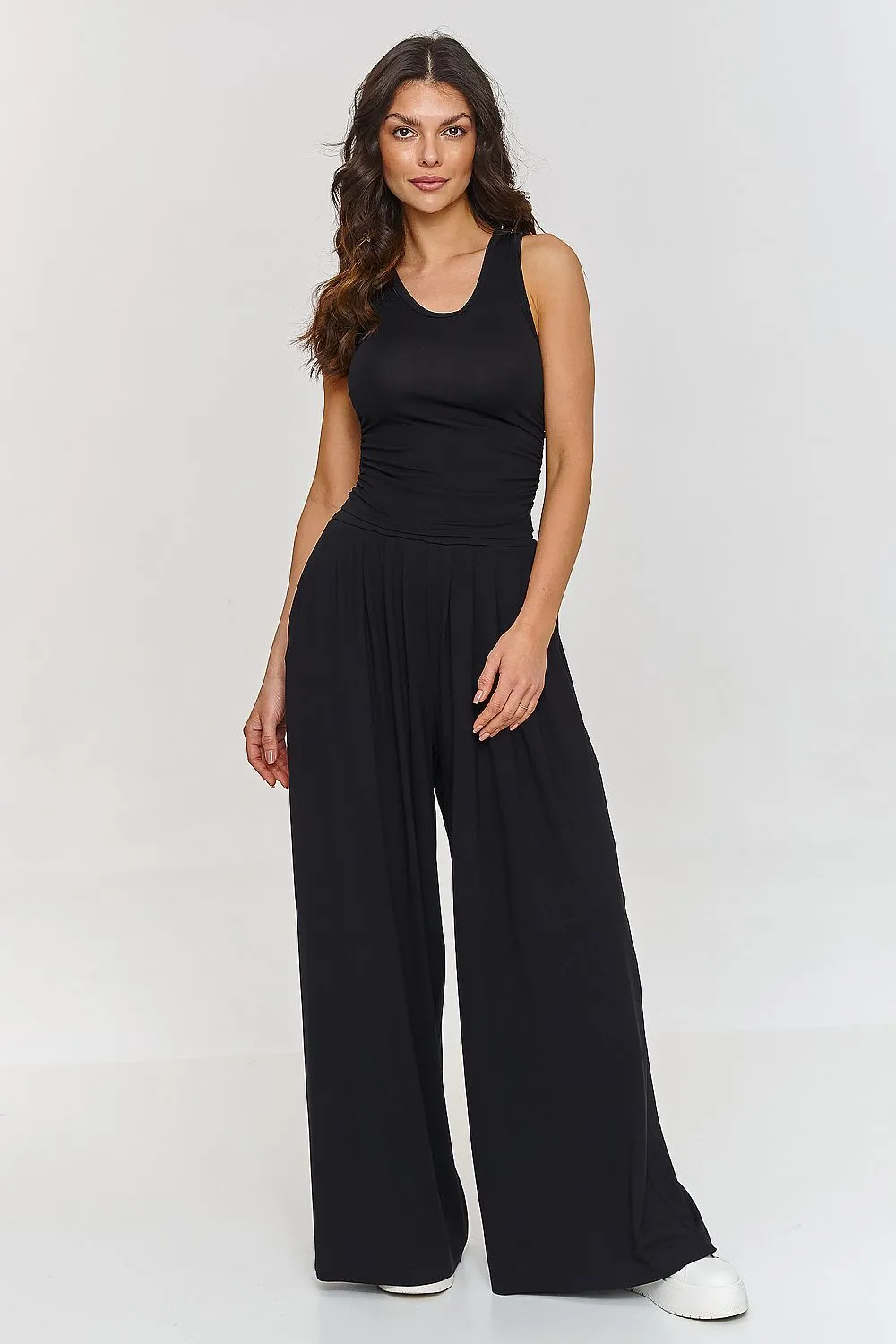 Loose high-waisted trousers and top set