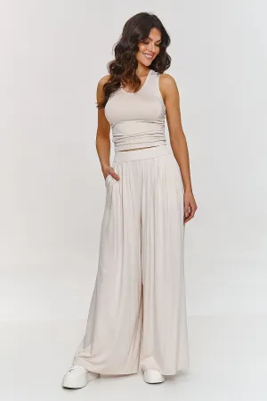 Loose high-waisted trousers and top set