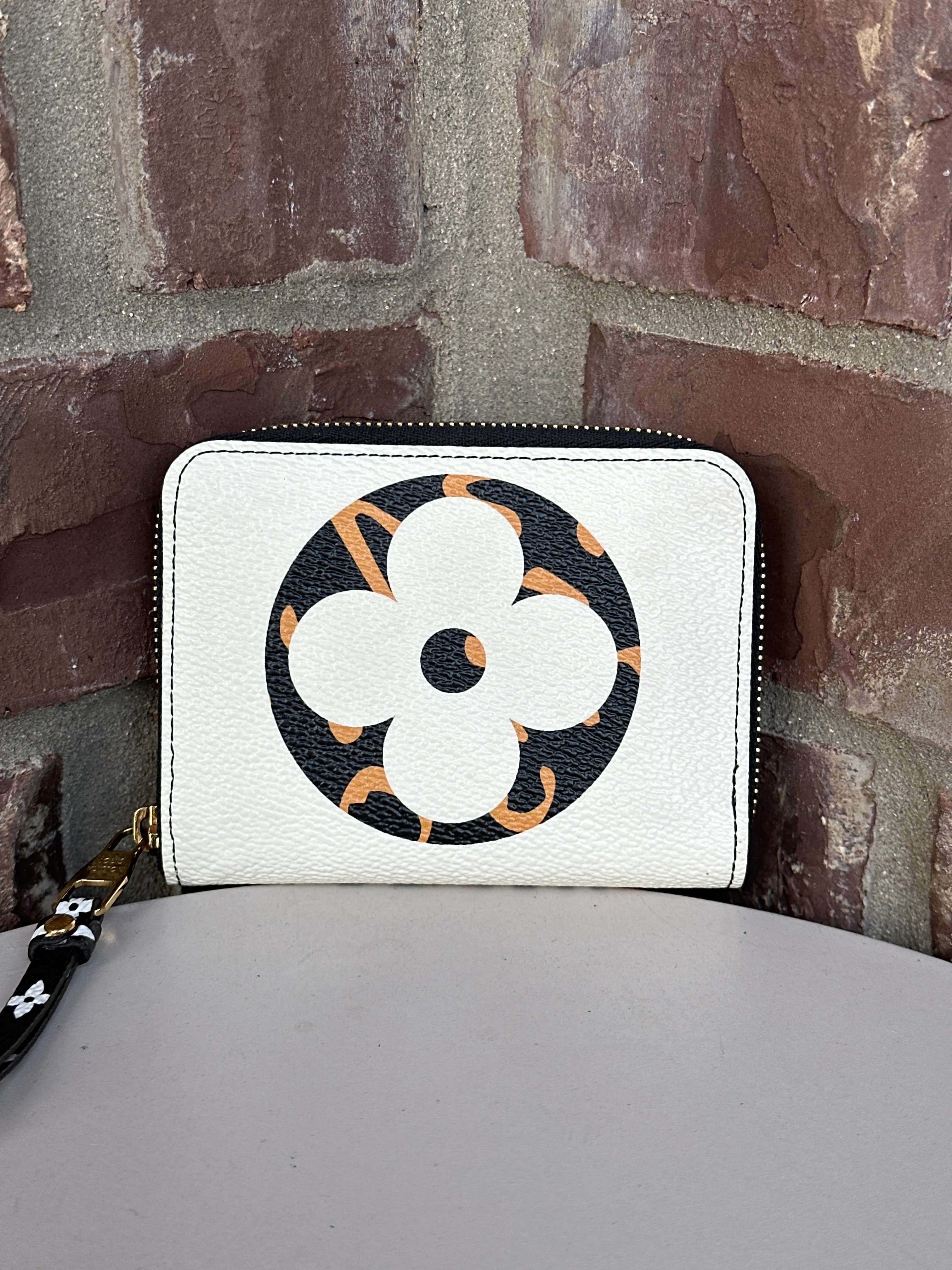 Louis Vuitton Zippy Coin Purse Limited Edition Jungle Monogram Giant