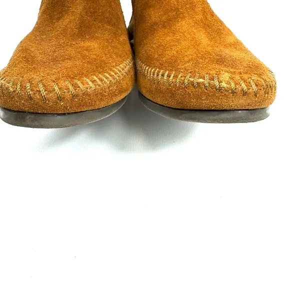 Minnetonka Back Zip Hardsole Bootie with fringe - brown sz 7