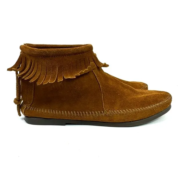 Minnetonka Back Zip Hardsole Bootie with fringe - brown sz 7