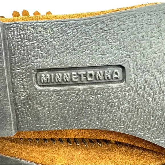 Minnetonka Back Zip Hardsole Bootie with fringe - brown sz 7