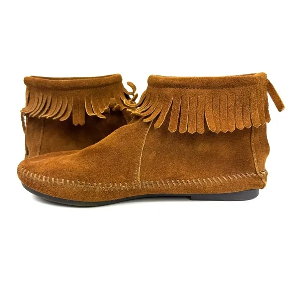 Minnetonka Back Zip Hardsole Bootie with fringe - brown sz 7