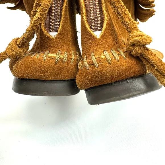 Minnetonka Back Zip Hardsole Bootie with fringe - brown sz 7