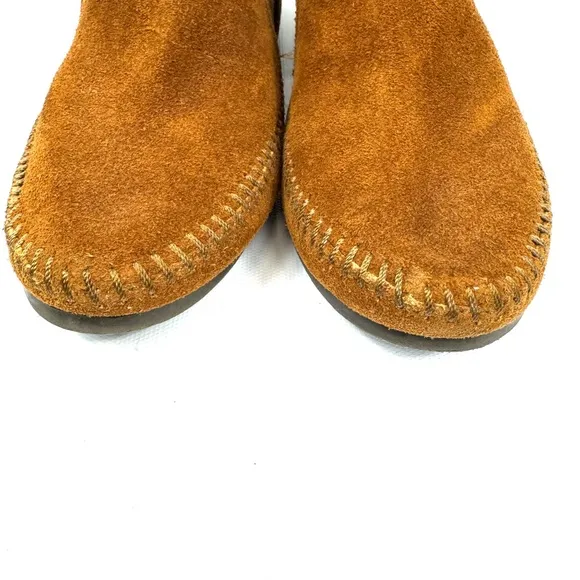 Minnetonka Back Zip Hardsole Bootie with fringe - brown sz 7