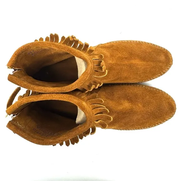 Minnetonka Back Zip Hardsole Bootie with fringe - brown sz 7