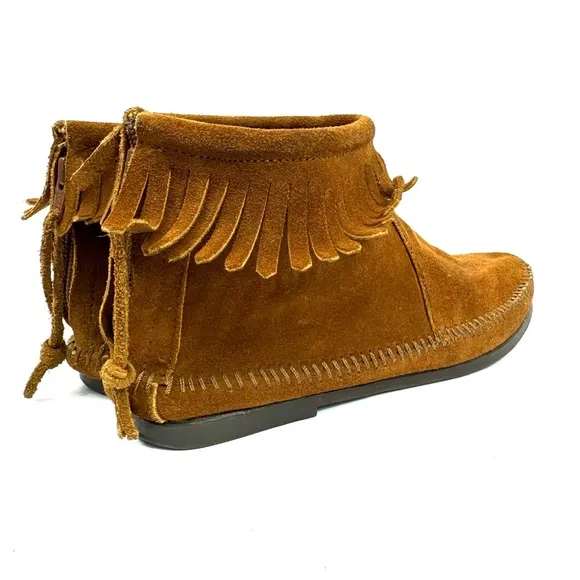 Minnetonka Back Zip Hardsole Bootie with fringe - brown sz 7
