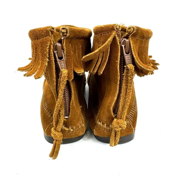 Minnetonka Back Zip Hardsole Bootie with fringe - brown sz 7