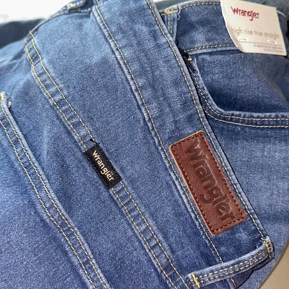 NWT Wrangler High Rise True Straight Leg Jean Size 34X32