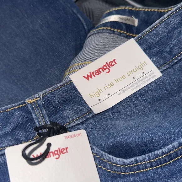NWT Wrangler High Rise True Straight Leg Jean Size 34X32