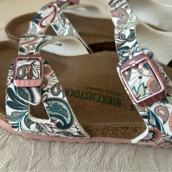 So adorable! Birkenstock Rio sandals parsley light rose print super comfy size29